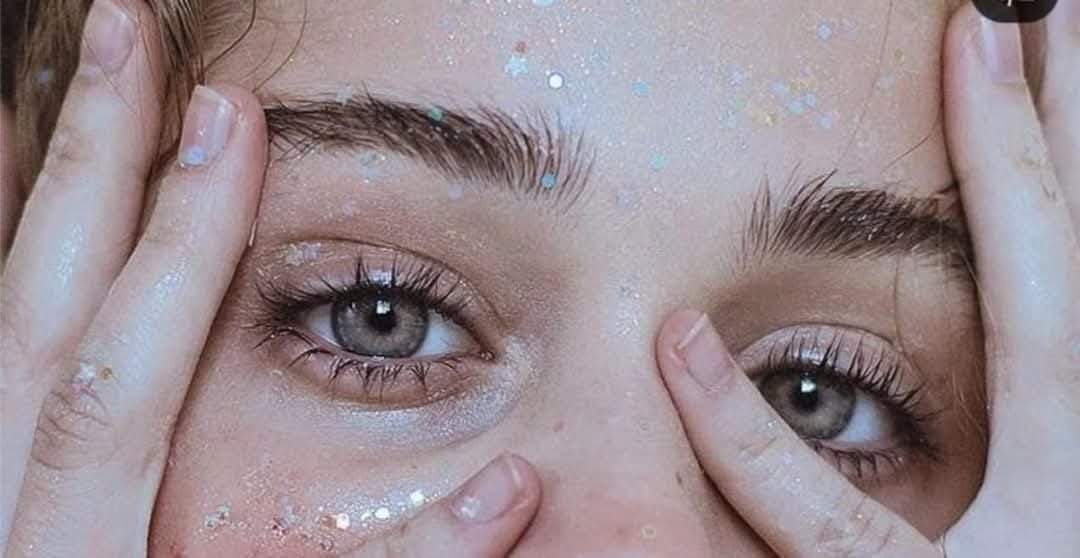 جب وہ مجھے چھوڑ گیا تو دیکھا اپنی آنکھوں کا رنگ
حیران الگ ، پریشان الگ ، ویران الگ ، بیابان الگ
#قومی_زبان