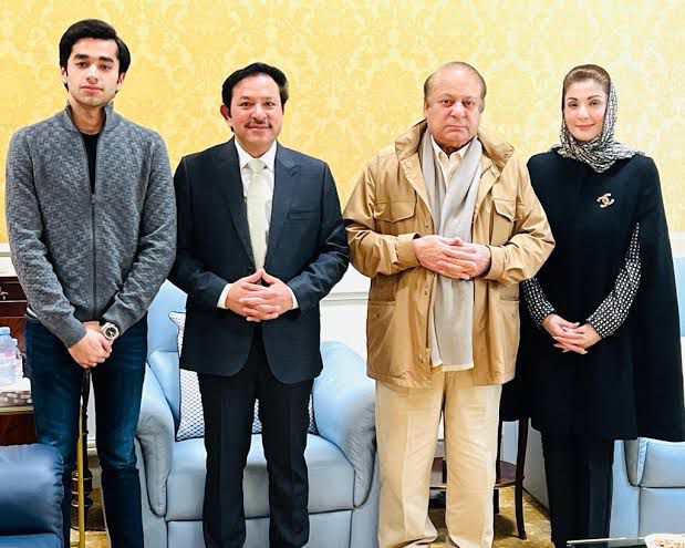 PmlZuberi's tweet photo. میاں محمد نواز شریف کے شانہ بشانہ کھڑے ہیں 
#نواز_کا_شیر_فیصل_کھوکھر https://t.co/7sQQG94I08