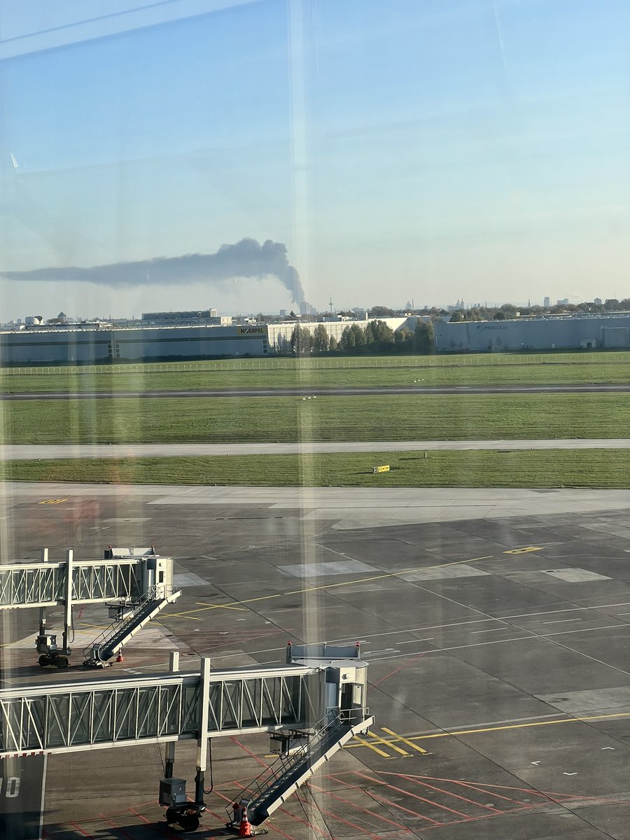 organplayer1's tweet photo. @DirkKirchberg @Feuerwehr_H @HAZ @RND_de Selbst vom Flughafen gut zu erkennen https://t.co/51Wl8uoFmn