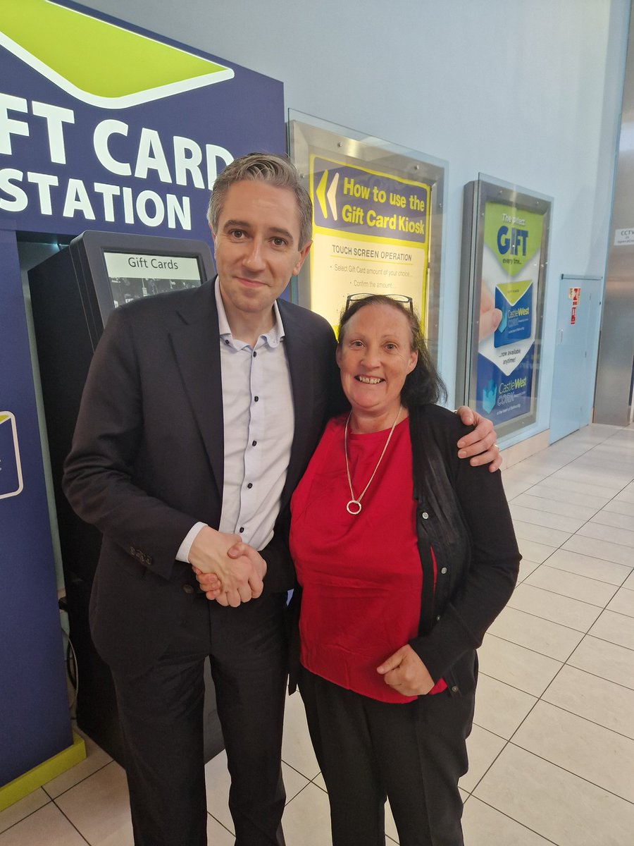 Claracremin's tweet image. Delighted to get the opportunity to thank @SimonHarrisTD in Cork for including funding in Budget 2025 for #RadiationTherapy posts and @ColmBurkeTD for his continued support and advocacy.