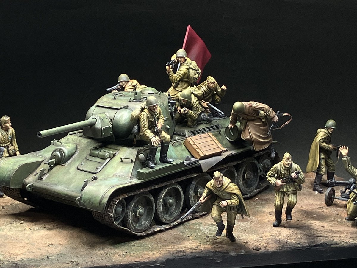 ZVEZDA Ⅰ/35 T−34/85 ➕ソビエト歩兵進撃セット タミヤ1/35 #T34/76 #ソビエト軍歩兵進撃セット 2ヶ月かけてようやく