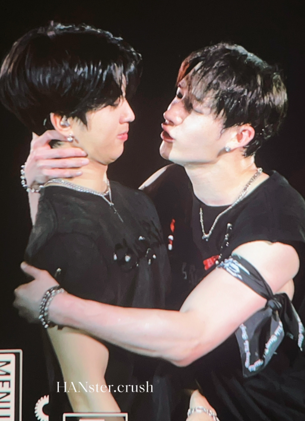 AboutMusicYT's tweet photo. Bang Chan and Han of Stray Kids are really good friends in recent photos. https://t.co/OBBvorQOIs
