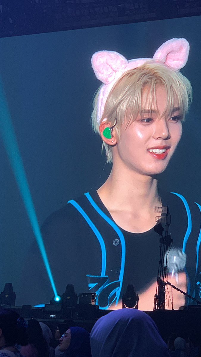 fifi 🏠🪽 tweet media