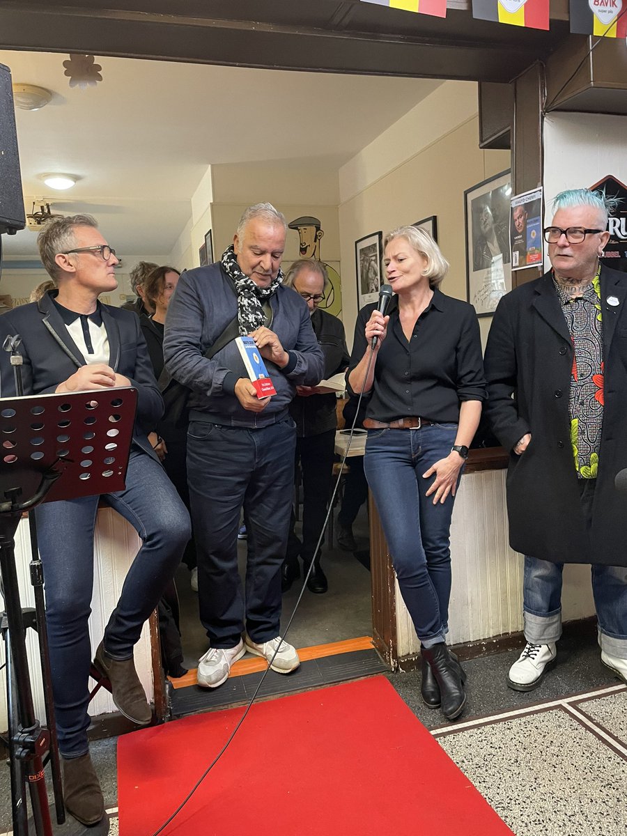 ch_brun's tweet photo. 👏📖@MagydCherfi remporte la 4è édition du prix littéraire du Cheval Blanc, avec *La vie de ma mère !* chez @ActesSud. Bravo à lui, au jury présidé par Sanseverino et à Michael Moglia. Une cérémonie joyeuse et festive avec Monique #Lille https://t.co/8r5fDUgGII