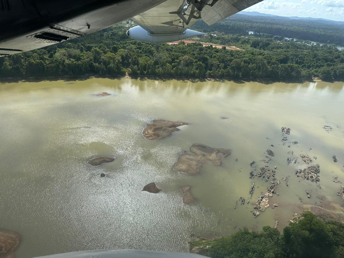 [Mobilisation du rectorat]
Ce dimanche, 1er vol pour Maripasoula et Grand Santi affrété à la demande du rectorat pour les personnels devant rejoindre leur établissement.
Une coopération permise par l'écoute de monsieur Louison : une convention viendra généraliser ce dispositif.