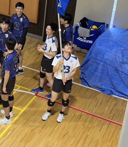 t_shutaro's tweet image. 東京大学運動会男子バレーボール部を引退しました。15年間の学生バレーボール人生もひと区切りです。
苦しい時間の方が多いバレーボール人生でしたが、最後の最後までバレーボールが好きでいられて幸せでした。
今までのバレーボール人生において出会えた皆さん、本当に本当にありがとうございました。