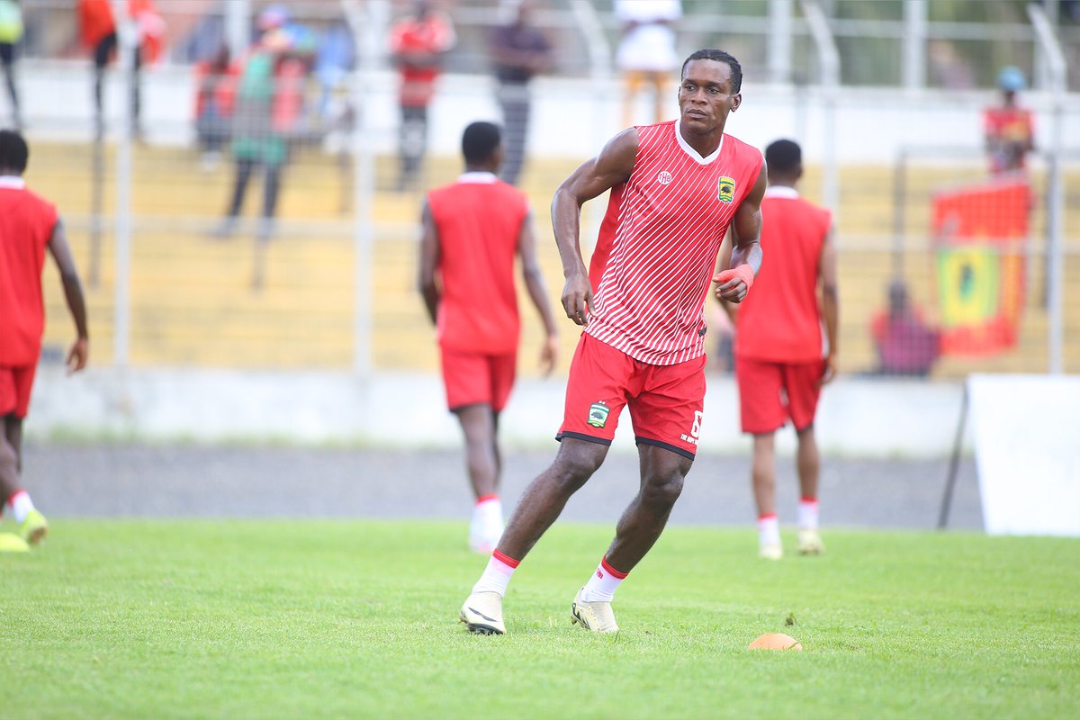 AsanteKotoko_SC's tweet photo. Warming up for the 90 minutes.

#KotokoLions 
#GPLMD9 https://t.co/NzEZMRKVgI