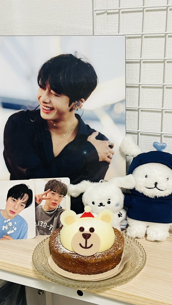 a_eung_ae_'s tweet photo. 아직 오늘 안 지나갔다.. 퇴근 후 헐레벌떡 미녀쿠없는 미녀쿠 생파🎂 (

#몬스타엑스 #민혁 
#MONSTAX #MINHYUK
#HBDtoMINHYUK 
#고래처럼_큰사랑을_민혁이에게 https://t.co/S3tuhg9cZd