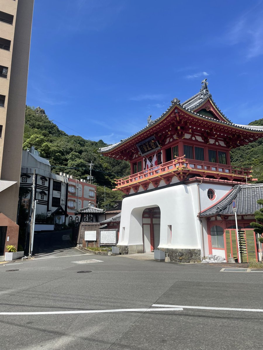 sun4rock's tweet photo. 地元のイベントでレフライ聴ける日が来るなんて🥹
テキーラ等予定の5倍ぐらい飲んで今から仕事ですよ🫠
明日即完のアサイーボウル販売してるらしいです🫶
#xg
#TKBAwards
#武雄温泉 https://t.co/6zn1wbr4fi