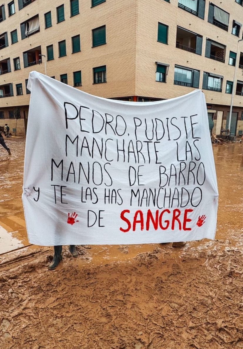 ga82078836's tweet photo. @CasaReal Su Majestad, existe mucha indignación popular. https://t.co/IrWAq6fR1B