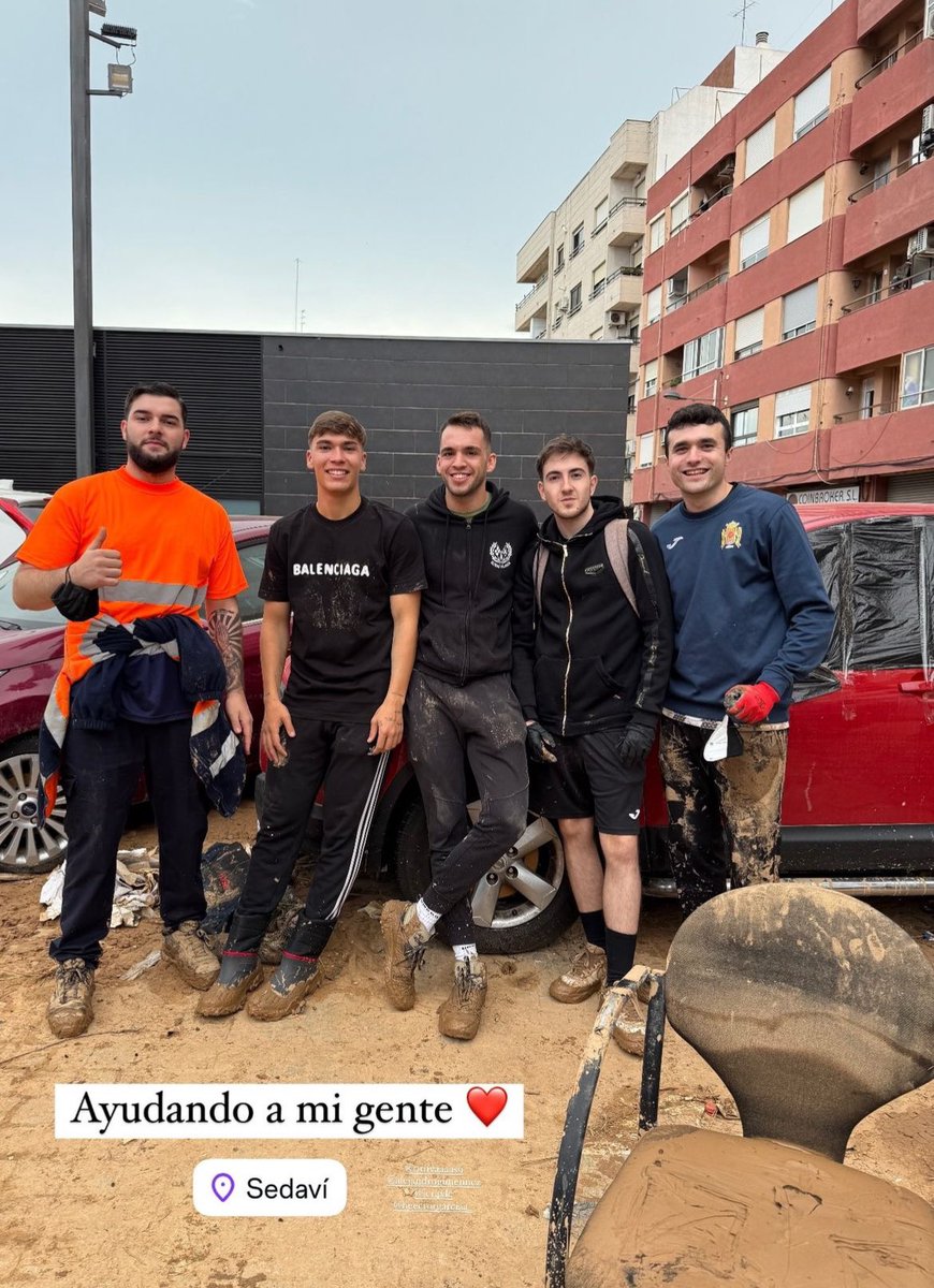 Jorge San Cristóbal (@jsancris_) on Twitter photo Carlos Giménez fue titular ayer en el derbi ante el Castilla, y hoy viajó a su pueblo para ayudar a su gente por la DANA.
Enorme <a href="/carlosgimennez/">Carlos Giménez</a> Carlos Giménez fue titular ayer en el derbi ante el Castilla, y hoy viajó a su pueblo para ayudar a su gente por la DANA.
Enorme <a href="/carlosgimennez/">Carlos Giménez</a>