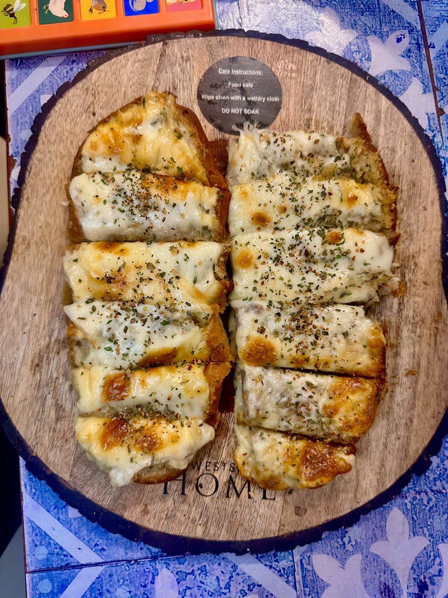Manju_thoughts's tweet photo. Home Made Cheesy Garlic Bread ๐๐๐ซ ๐ซ
#Baking #Passion #Baketime #Pastry #Pastries https://t.co/WTZkhMF20M