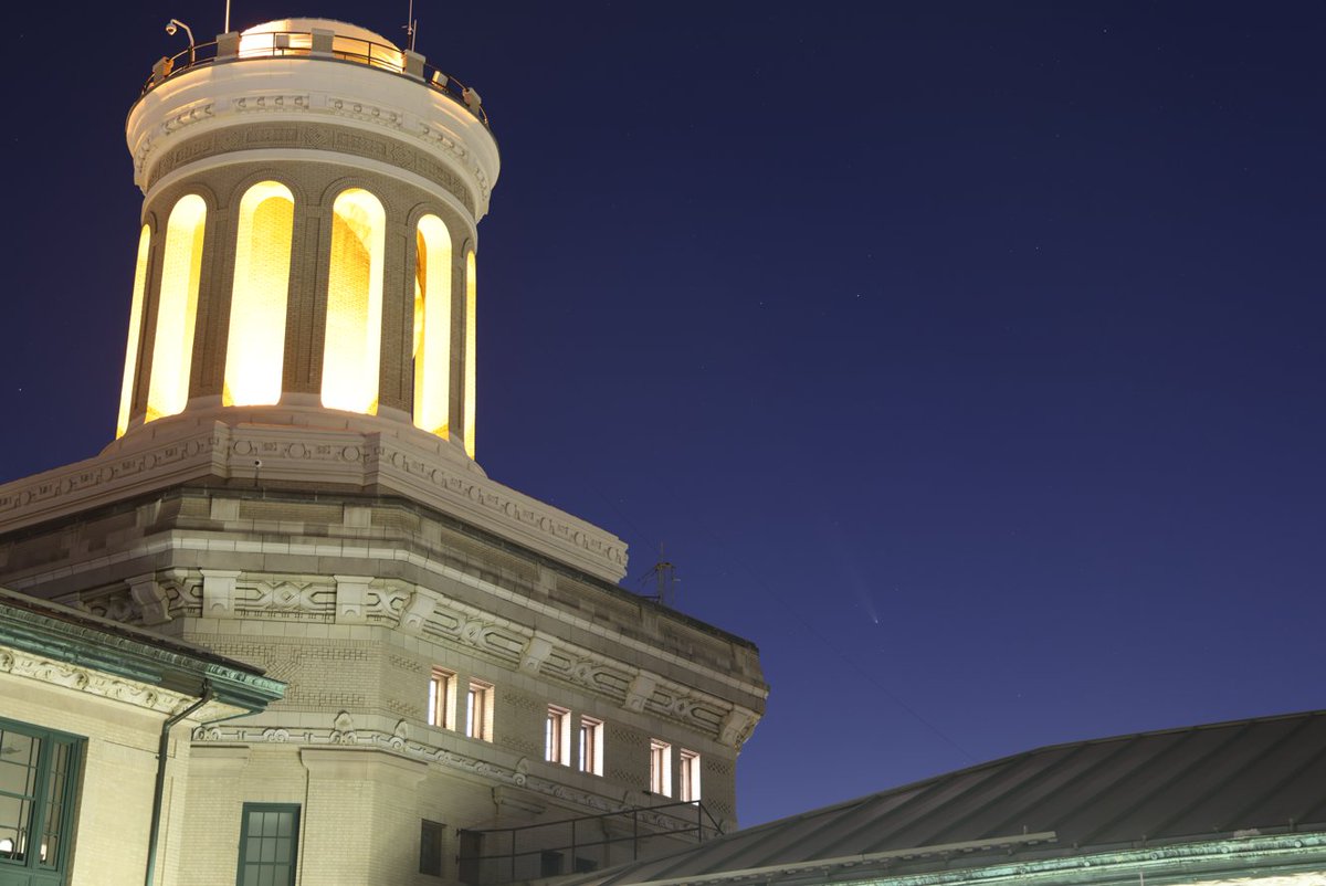 PghPhDRemodel's tweet photo. Hamerschlag Hall and comet C/2023 A3 https://t.co/jRXaIu7AKw