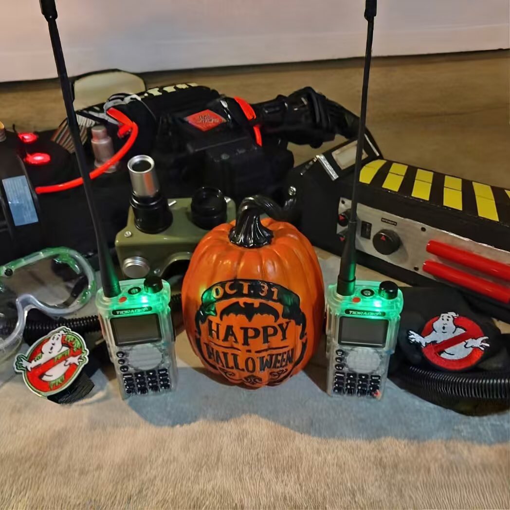TidradioO's tweet photo. 🎉🎉🎉Halloween surprise revealed! Congratulations to @Matteo for winning the "Halloween Photography" competition! In this fun-filled festival, use the camera to record the perfect combination of radio and Halloween elements.

#Tidradio #giveaway #gift #tdh3 #radio #hamradio https://t.co/RKXToxBGyX