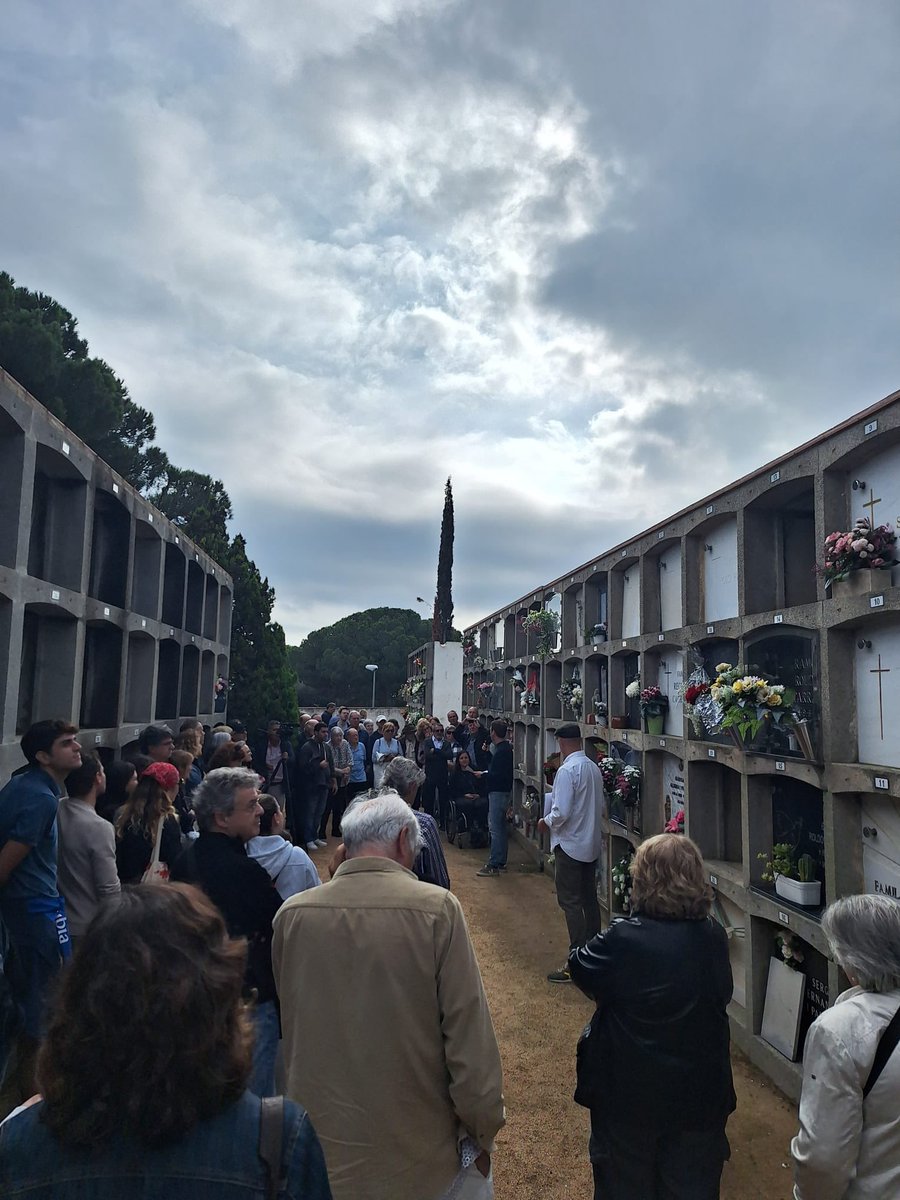 albertventu's tweet photo. Content d'haver aportat el meu granet de sorra com a ponent, en la 1a visita guiada al Cementiri Municipal de Cabrera de Mar. Gràcies @ajcabrerademar i #FundacióBurriac https://t.co/SDoQsZO2SB