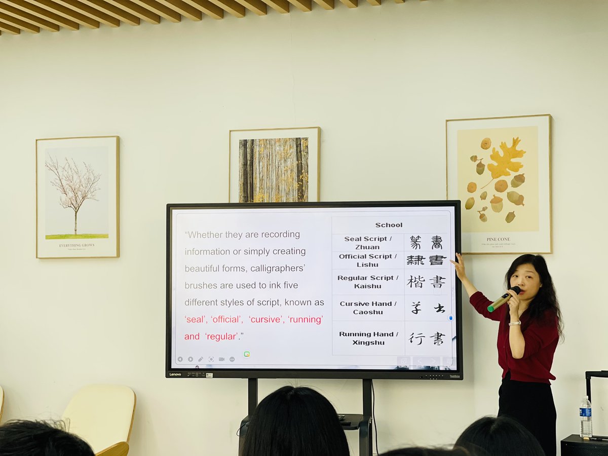 Discover_HZAU's tweet photo. What a masterpiece at HZAU's "Artistic Sips, Scripts n' Portraits"! The space became a vibrant art studio, with participants learning Chinese calligraphy and creating unique illustrations. #ArtisticSipsHZAU  #Wuhan #art  #HZAU #Scholarship #CulturalExchange #ISVC https://t.co/ZMlqWetgYV