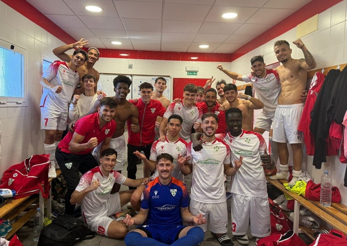 Vamos equipo 🍍+ 3 <a href="/CastueraCd/">𝗖.𝗗. 𝗖𝗔𝗦𝗧𝗨𝗘𝗥𝗔 𝗦.</a> #aficion #aguantecastuera 🥅⚽🏃🏽💪🏽🤍❤️