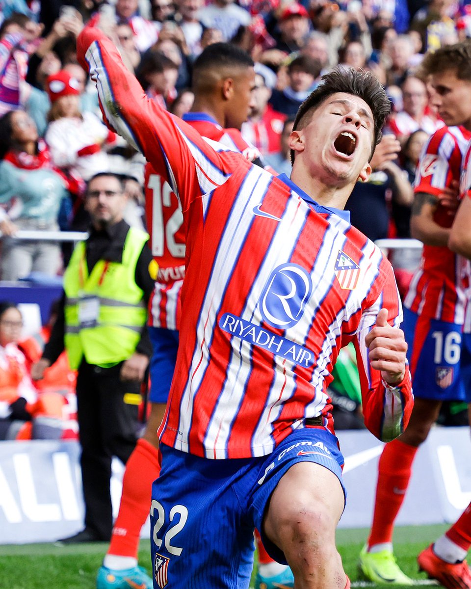 brfootball's tweet photo. Giuliano Simeone scored his first senior goal for Atlético in front of his dad 🤗 https://t.co/4ZJ6E3UBHH