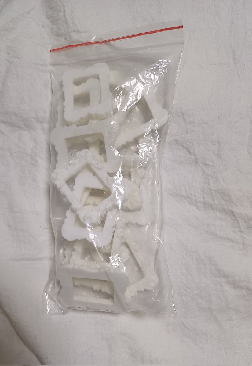 mdajjj's tweet photo. 금속 diy 부자재 데코덴 체인 악세사리 고리 보석

파츠 약 300개+ 체인
일괄 4.9 양도

2번은 액자 프레임인데 원하면 드림
3번 사진처럼 사용

반택 끼택 택배 가능
교환,환불×
https://t.co/V6u60AxwU0
포카 앨범 미공포 방탄 엔시티 드림 127 위시 투바투 에스파 세븐틴 산리오 엔하이픈 아이브 https://t.co/ponl5nh2eR