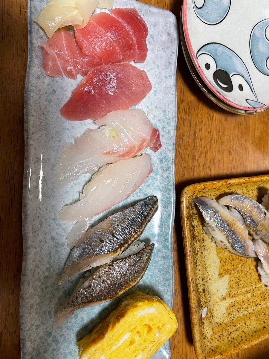 Yodaitrp's tweet photo. さんまマジで脂乗りが良くなってきた今日この頃。朝市（三崎）で箱買い（17匹入ってた）して寿司握った。4人家族だけどみんなよく食うから100貫���上は優に握った。なんか握るの早くなってきた気がする。
リザルト
さんま9匹（残りは明日の塩焼き）
鯛1匹
マグロ2柵分 https://t.co/lUT3936GHO