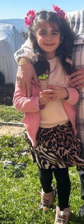 gulbenergen's tweet photo. Saçında pembe çiçekleri
Yüzünde sıcak tebessümüyle Yeni fotoğraflarını gördükçe içimin yangını daha da artıyor 
#narin https://t.co/xxKpXDwrel