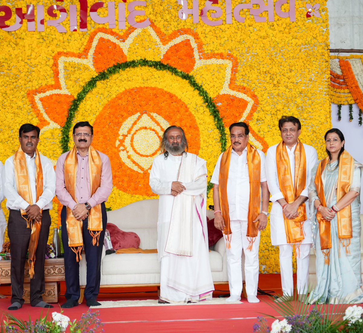 Gurudev's tweet photo. The Honourable Cabinet Minister of Water Resources, @CRPaatil, also attended the event and sought @ArtofLiving’s cooperation to launch a nationwide campaign to address India’s water issues. https://t.co/HyAl57DVxm