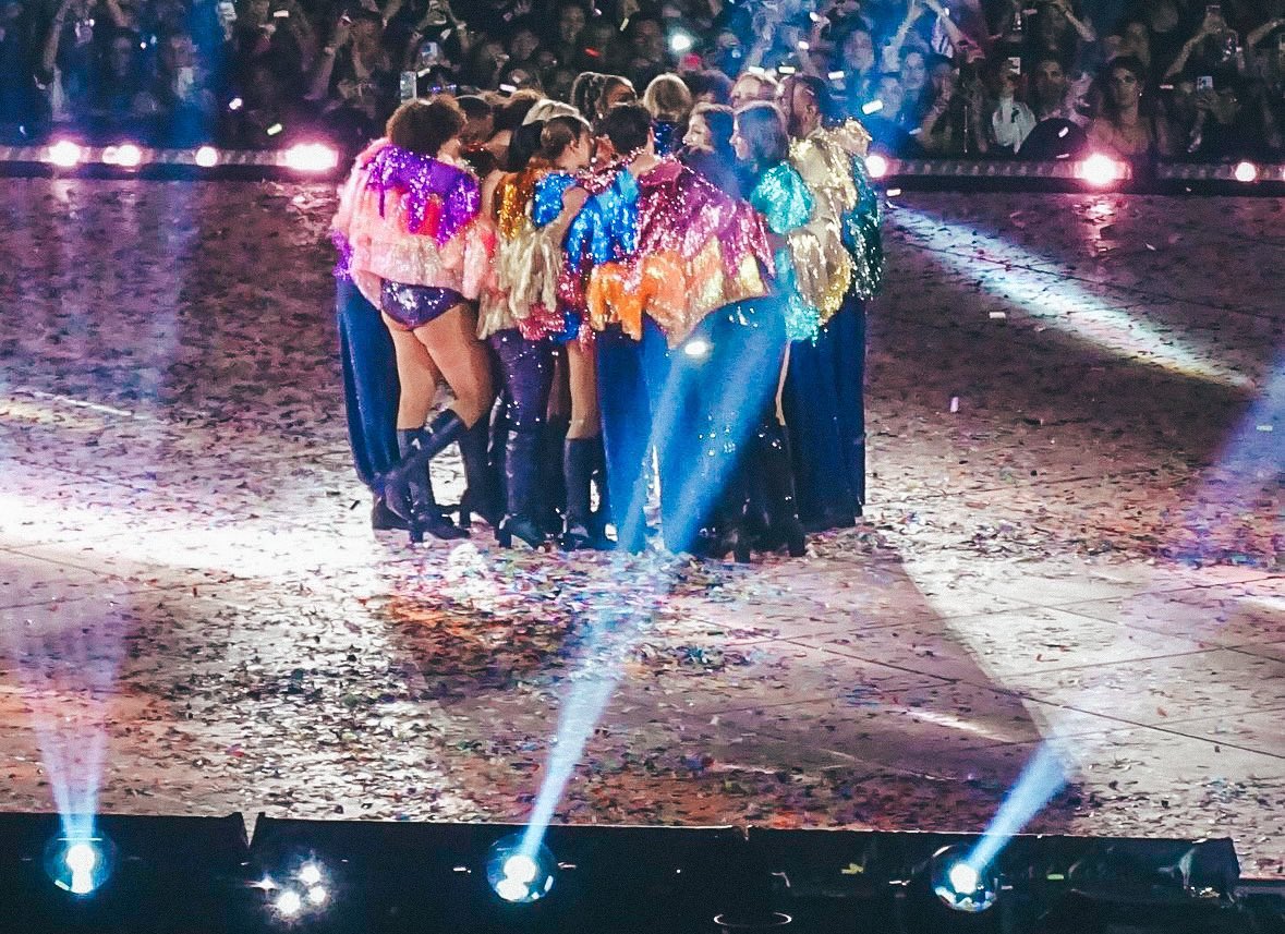 shimmeringtay13's tweet photo. SWIFTIES!!!!

To mark The Eras Tour coming to an end I’d love to make a huge collage of memories we’ve all made since opening night. All you have to do is either comment or send a photo of you doing anything eras tour related, it could be you at your show, seeing the film at the cinema, making friendship bracelets, celebrating announcements or being shocked over surprise songs, absolutely anything!!!!

You have until the 7th December to send me a photo to be included, I’d love for as many swifties as possible to be involved so please feel free to share 🫶🏻