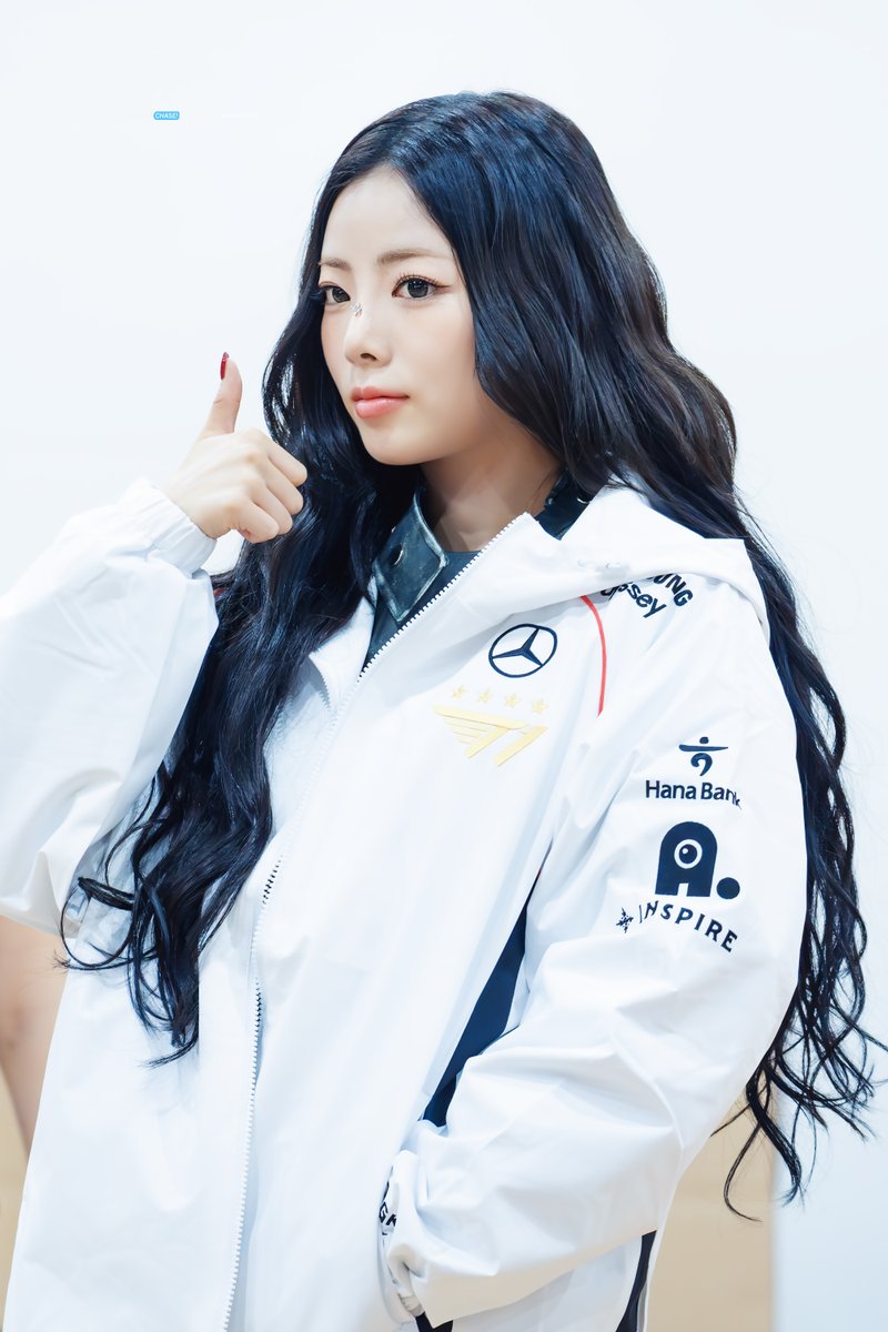 chase0903's tweet photo. 241103 heavy is the crown #나고은 #NAGOEUN #퍼플키스 #PURPLE_KISS https://t.co/3yCcnVBJ59