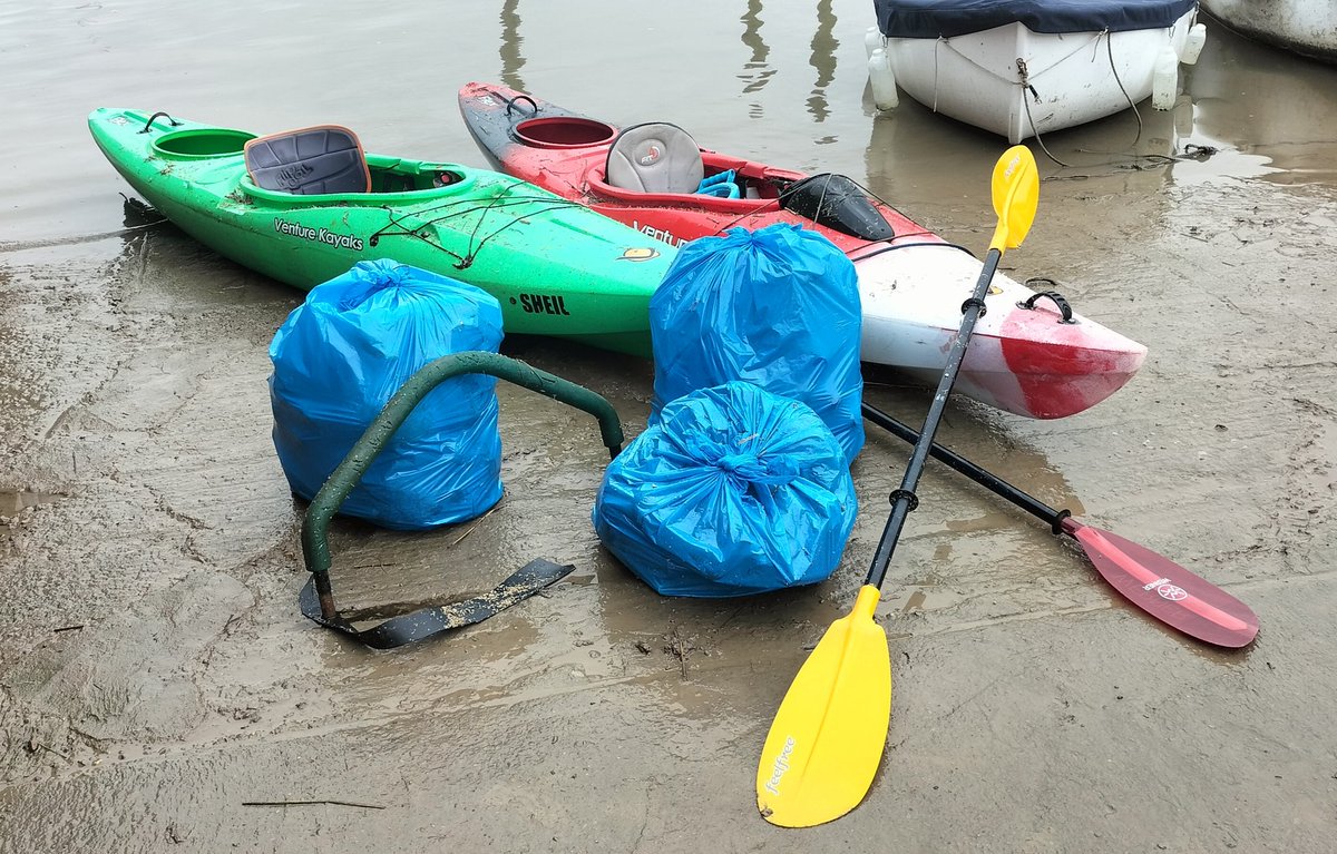 Bruce Langley - Wivenhoe _Womble (@bklangley61) on Twitter photo Liz and I had a good Womble today on a grey Sunday lunchtime.
3 very full bags of litter removed from our beautiful River Colne at Wivenhoe.
<a href="/River_Care/">RiverCare&BeachCare</a> @keepbritaintidy #Plasticpollution Liz and I had a good Womble today on a grey Sunday lunchtime.
3 very full bags of litter removed from our beautiful River Colne at Wivenhoe.
<a href="/River_Care/">RiverCare&BeachCare</a> @keepbritaintidy #Plasticpollution