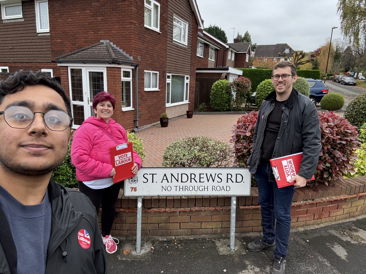 SCLabour's tweet photo. 📋 Another great day listening to residents about the issues in our area, like potholes and Labour’s plan to fix them.

 🚧 Residents were glad to hear that in our Budget, we’re investing £500m to fill a million potholes each year. 

🌹 #ChangeBegins #LabourDoorstep https://t.co/fBaXMvOI6O
