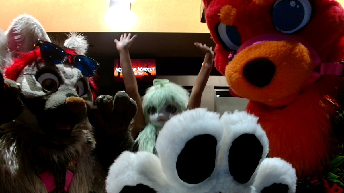Went to a furry convention for the first time!! Tails of Terror 3 was so awesome!

Thank you so much <a href="/Kori_Karma/">🐕🦴 Kori 🦴🐕🔜MFC</a> for letting me join you on this awesome experience!!

Little fursona sketch with some cute bumpkins I took photos with ♡♡