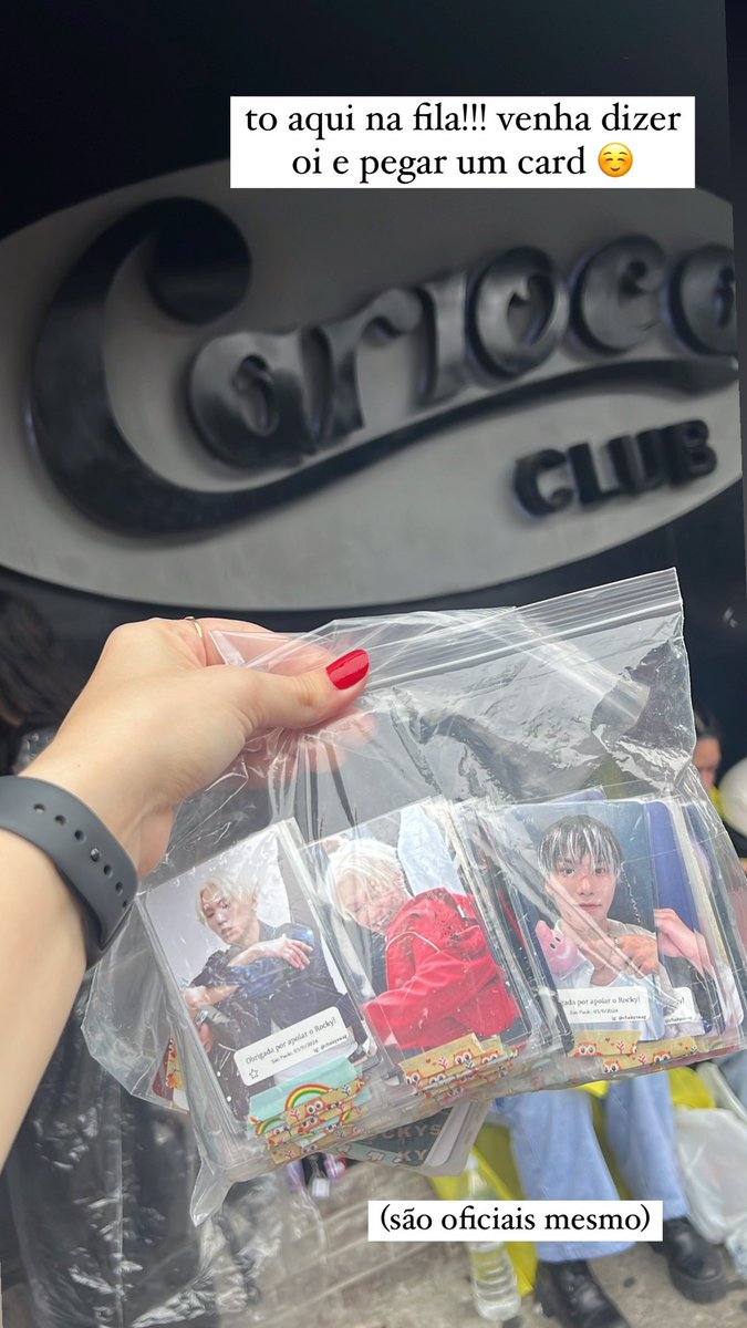 chakyswag's tweet photo. to aqui na fila!!! vem dizer oi e pegar um card https://t.co/6iY4ojE4bq