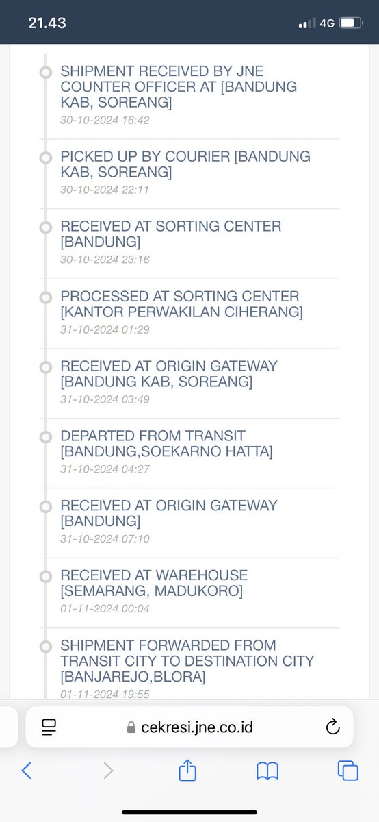 anisnk_'s tweet photo. @JNECare JNE skrg gini amat ya, udh 4x24 jam lebih ga sampe pdhl ini isinya makanan, perasaan dlu ga segininya. Sad bgt klo transaksi di shopee trus ga ngeh kepilih otomatisnya JNE dan ga sempet ngeganti. Klo emg overload gausah nerima order dulu lah klo basi yg rugi pembeli😭 https://t.co/HmIbe3LXdS