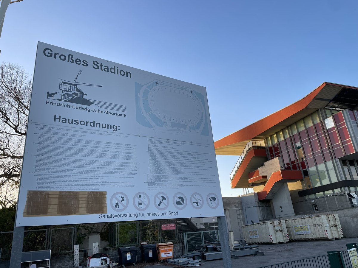 svnkrgr's tweet image. Ach, Berlin.
Abriss Empor-Stadion, Prenzlauer Berg.