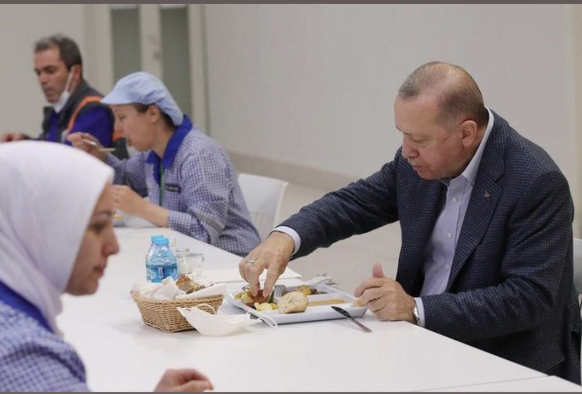 Sedat Kiymet (@sedatkiymet) on Twitter photo Ben asla bakarım doğru bildiğimi saklamam yaptıkları hizmetlerini inkar edemem kişisel çıkarlarım olmaz ülkemin menfaati şahsi menfaatimden önce gelir soğan patates pahalıdır diye Liderimi satmam bir vekilmiş başkanmış hata yapsada liderimi ve Türkiye mi cezalandırmam
<a href="/RTErdogan/">Recep Tayyip Erdoğan</a> Ben asla bakarım doğru bildiğimi saklamam yaptıkları hizmetlerini inkar edemem kişisel çıkarlarım olmaz ülkemin menfaati şahsi menfaatimden önce gelir soğan patates pahalıdır diye Liderimi satmam bir vekilmiş başkanmış hata yapsada liderimi ve Türkiye mi cezalandırmam
<a href="/RTErdogan/">Recep Tayyip Erdoğan</a>