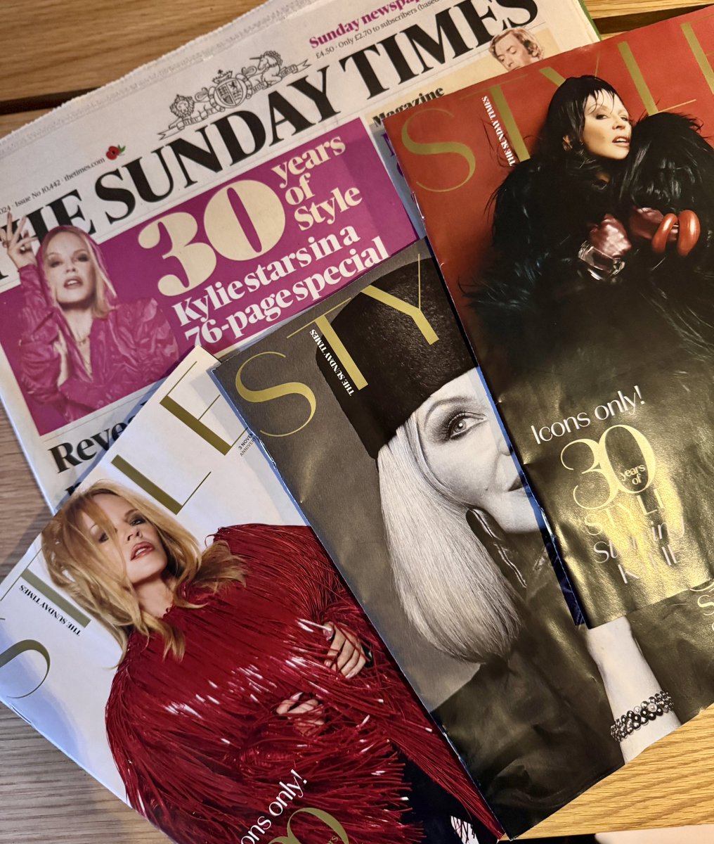 dan2die4's tweet photo. I FOUND ALL COVERS EXCEPT THE ONE I WANT MOST!!! NEED THE PINK COVER GODAMMIT!!! #Kylie #SundayTimesStyle #STstyle ๐๐๐๐ https://t.co/PHwxRmJQwH