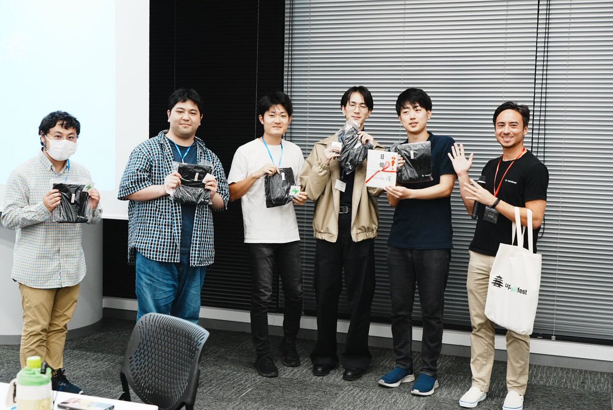 TYOFlutterHack's tweet image. 🎉**受賞チーム発表！**🎉
Supabase賞は…チームごった煮が受賞しました！
プレゼン資料がかっこよく、Supabaseリアルタイム機能を活用し、アニメーションも可愛い素晴らしい作品でした！
おめでとうございます！👏✨ 
#TYOFlutterHack