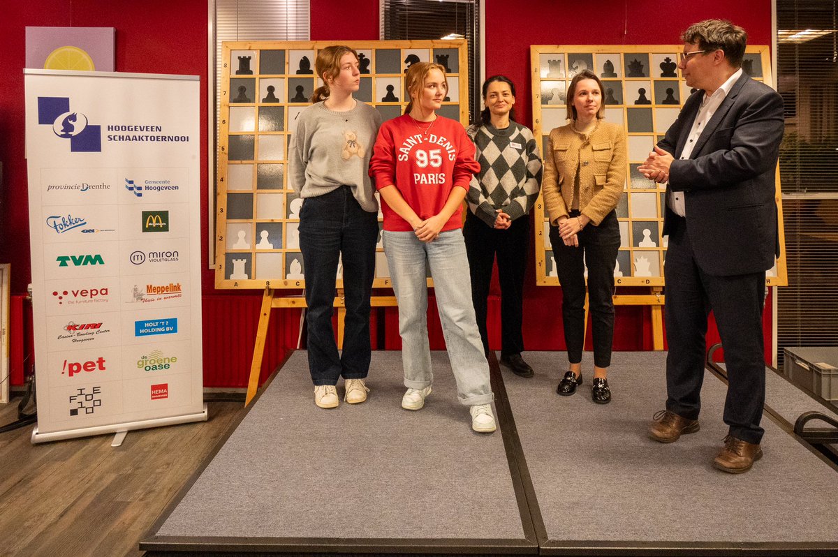 Alexandra Kosteniuk tweet media