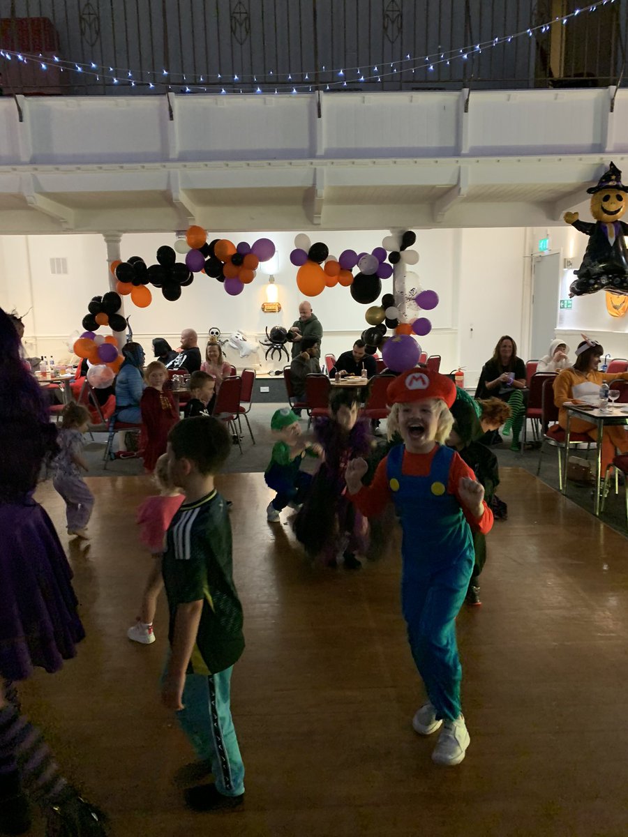 MonkeesEdhealth's tweet image. 🎃MonkeesED Family Halloween Party🎃 Our department party was a huge success. All the staff and kids had a ball 👻  #monkeesED #halloween24