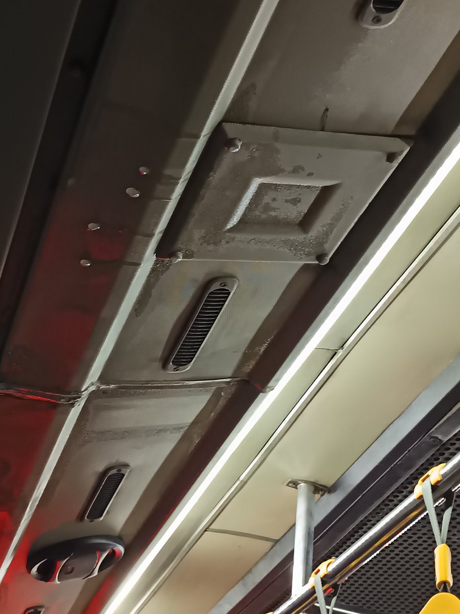passdevox's tweet photo. @PT_Transjakarta naik D11 hari ini Minggu 03/11/24 jam 17:30 Dengan keadaan AC bocor membasahi kursi penumpang. Hari sabtu minggu D11 pasti busnya kaya kurang layak dan low maintenance, mirip bus hantu😅😅 https://t.co/vIxdVUlAh0