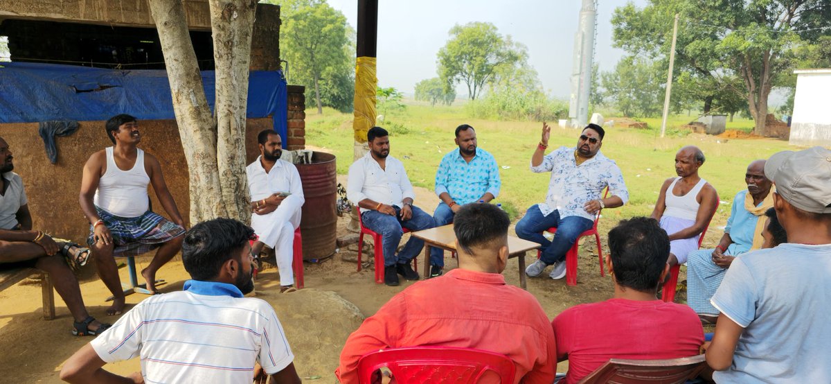 युवा मोर्चा ने विभिन्न गांव में जनसंपर्क अभियान कर माननीय मंत्री <a href="/hafizulhasan001/">Hafizul Hassan</a> जी के पक्ष में मतदान करने की अपील की। 

क्रम संख्या - 3
तीर-कमान 🏹 

#JharkhandAssemblyElections2024 
<a href="/HemantSorenJMM/">Hemant Soren</a> <a href="/JmmJharkhand/">Jharkhand Mukti Morcha</a>