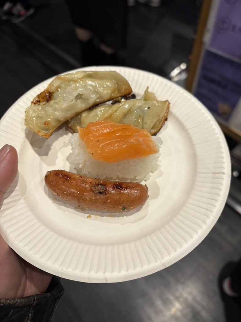 harukichixxxx's tweet photo. 食べ物が無料の古のヴィジュアル系バンドイベント笑
#極悪華麗GIG
#JOLLYPICKLES
#Free-Will
#ExtacyRecord https://t.co/pybEokIwPu