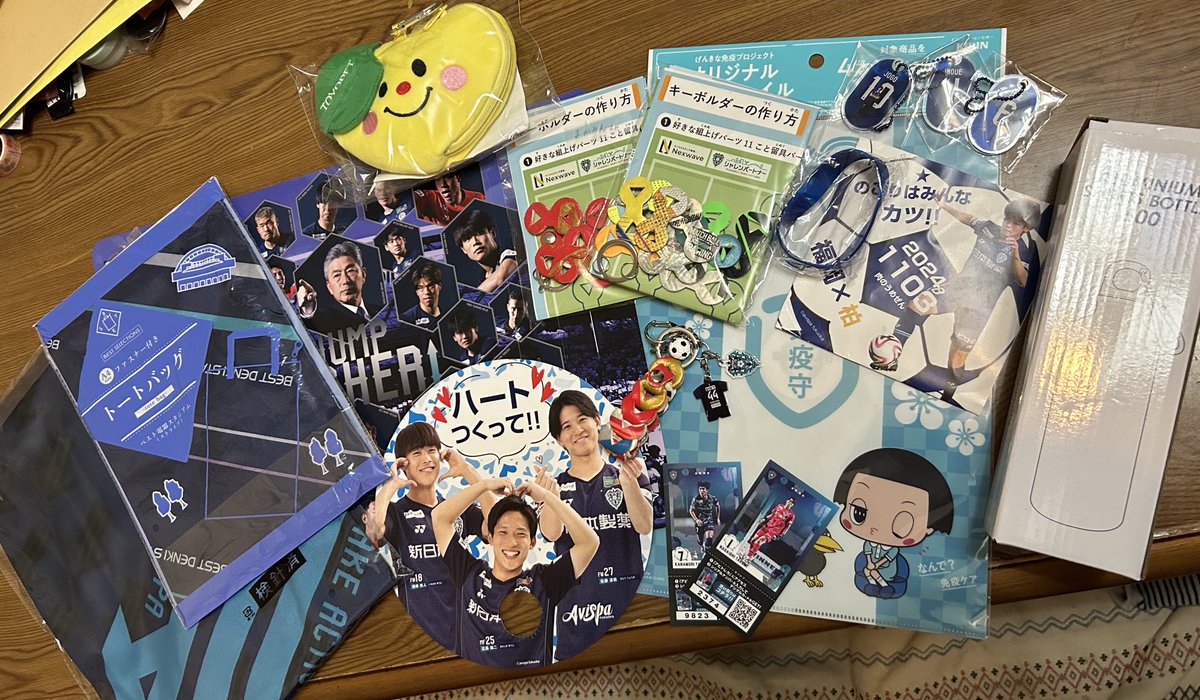 yayocoba3117's tweet photo. 今日もお土産がたくさん❤️
ありがとうございます！
そして1番のお土産は勝ち点3‼️
いい1日だった〜😄 https://t.co/VzMcmUgEQf