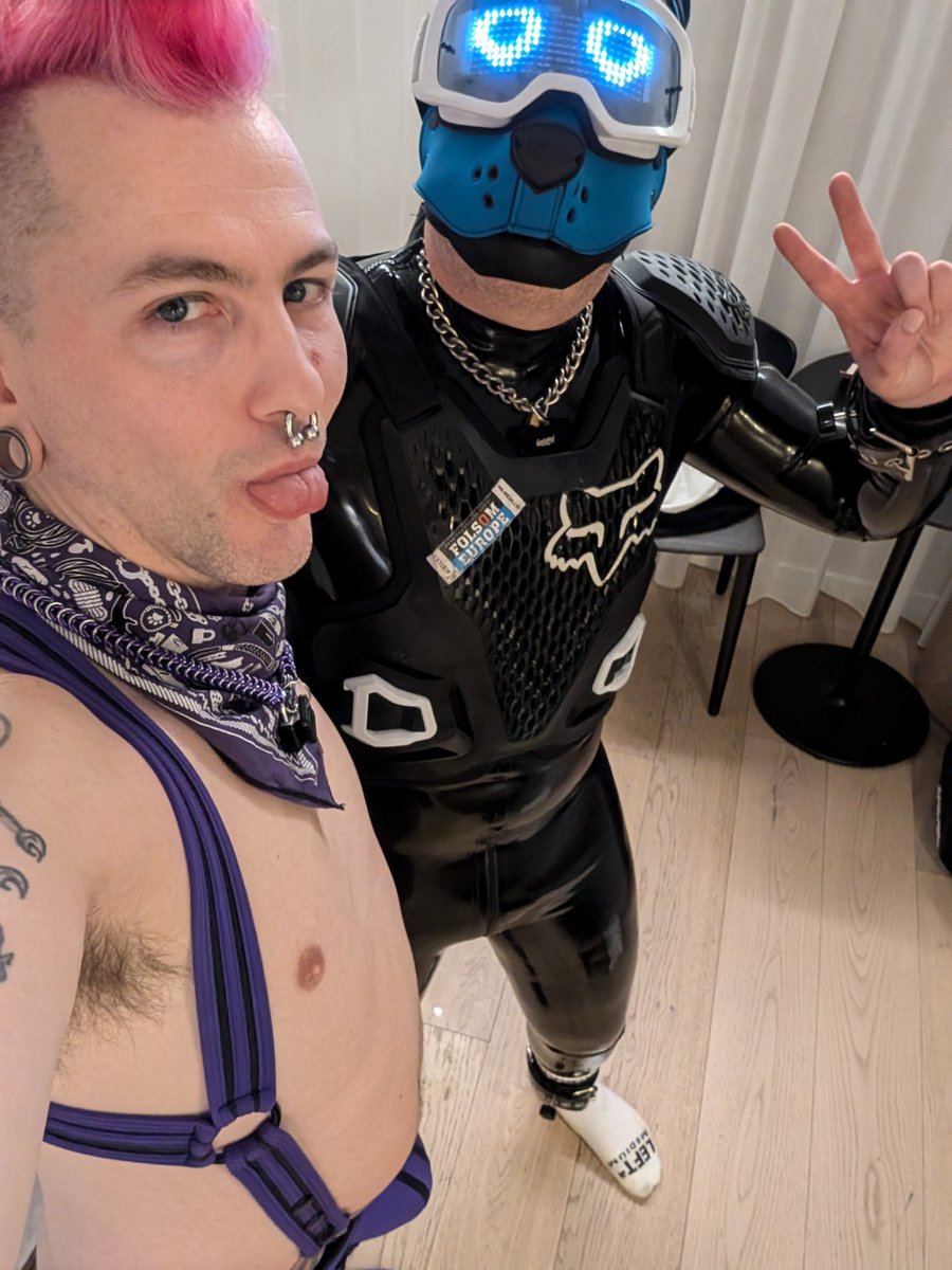 Finally managed to remember to snap a pic before a <a href="/doggyweekend/">DoggyWeekendUK</a> event last night!
Featuring 2 slut dogs for <a href="/ClubAnimalz/">Animalz</a>!!