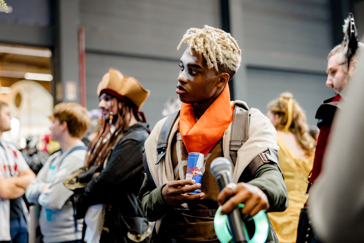 Stop by the Red Bull Gaming Ground at <a href="/FACTSConvention/">FACTS Convention</a> today! 

👾 Battle in a 1v1 or 3v3 <a href="/lolesports/">LoL Esports</a> 
💙 Play the <a href="/arcaneshow/">Arcane</a> quiz and win an exclusive item
⚡️ Come get your wiiings at the bar
👊 Meet amazing cosplayers

#givesyouwiiings