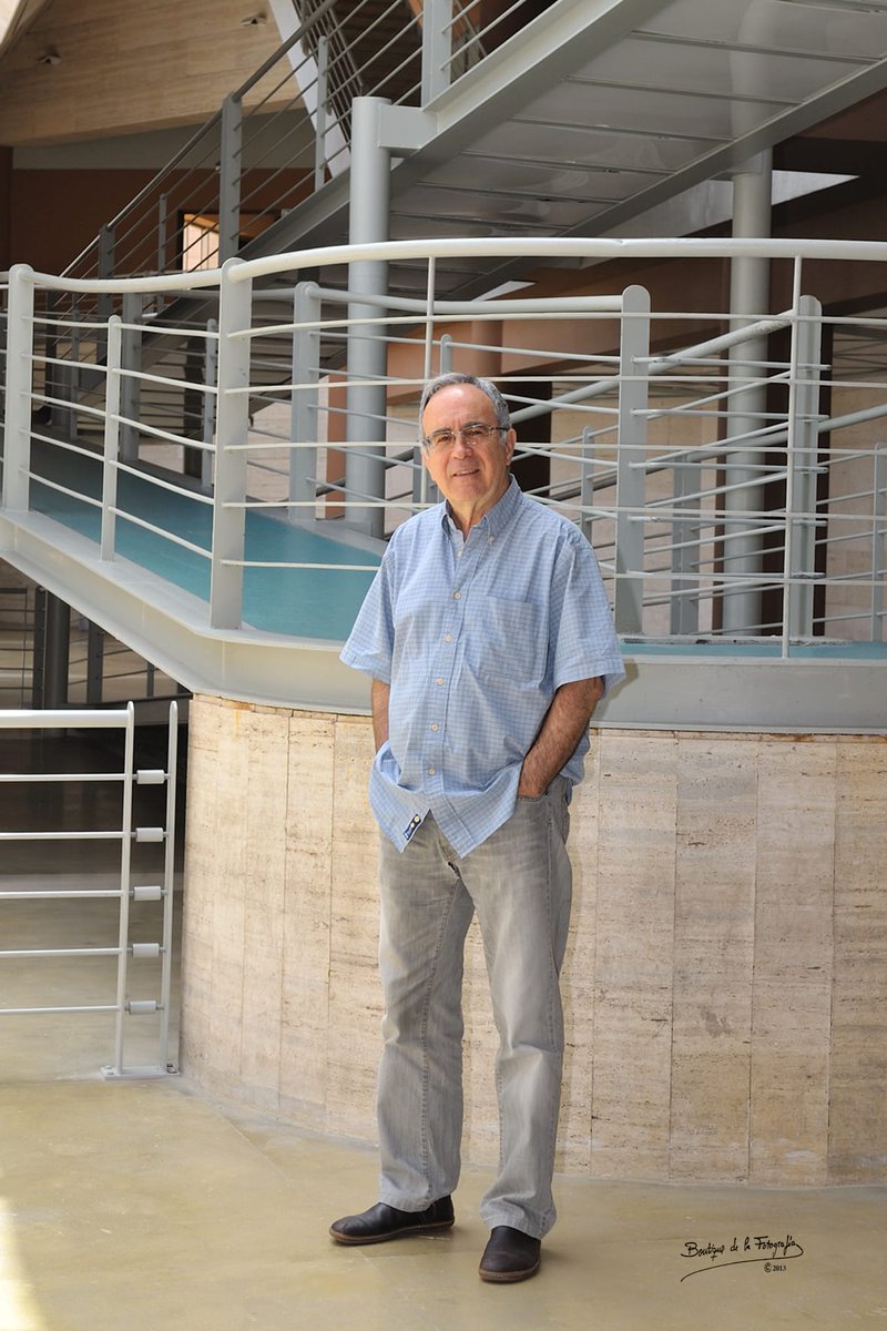 FCom_US's tweet photo. Lamentamos profundamente la partida de José Manuel De Pablos, catedrático de Periodismo, impulsor de los estudios de Periodismo en Latinoamérica, maestro de muchos.

✨️ Su escuela permanece, además de buen profesor era una gran persona. 

DEP 🙏 https://t.co/8EYXMpzNcU