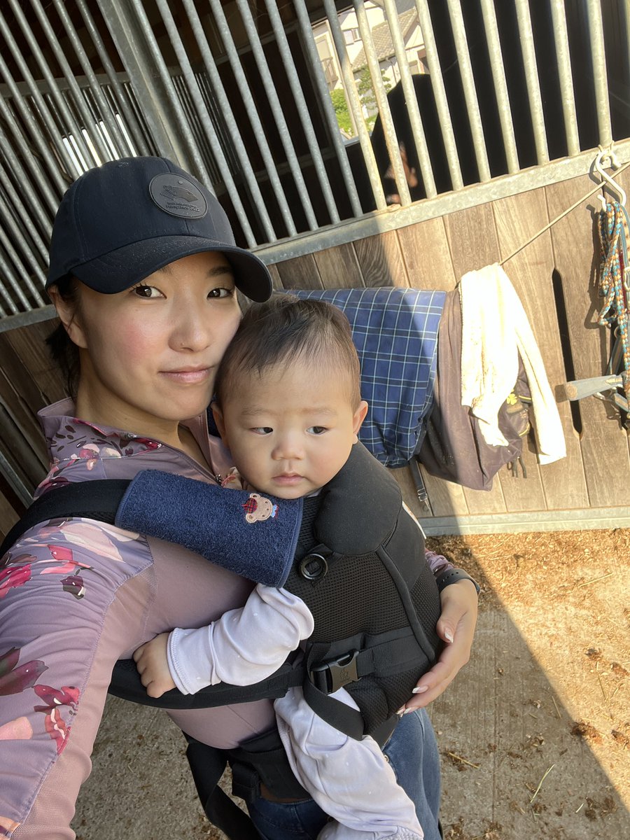 maricardo821's tweet photo. 恒例のママさんが🐴に乗ってる間、ベビーシッター👶💖

揺れが心地良いのか、ボロ取りしてる間はいつもニコニコで有難い☺️(私の動きが止まると泣き出しそうになる笑)
今日もお利口にしてくれてありがとう🫶 https://t.co/bjTEY1ryBL