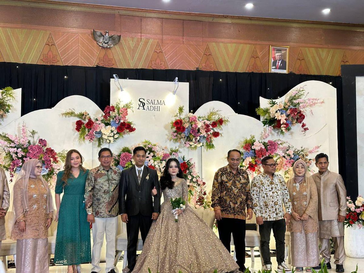 Gank_Of_Petojo's tweet photo. Kawinan aja dateng kok, gak mungkin gak kenal https://t.co/otHb3KCMwq