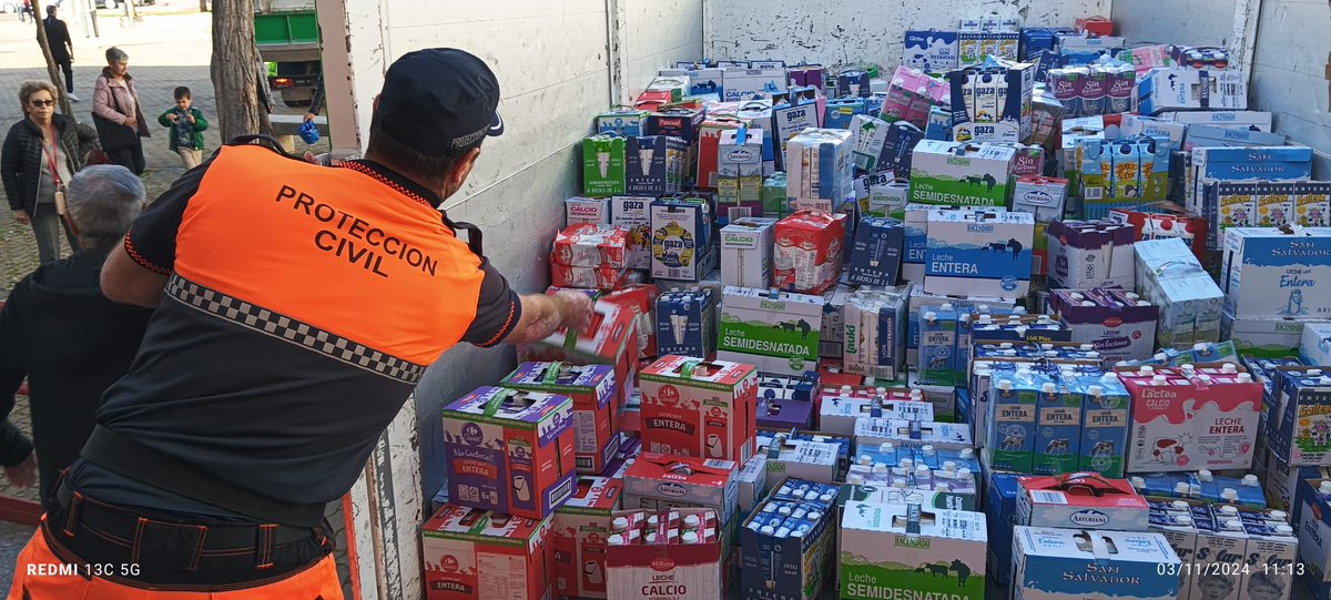 apcvalladolid's tweet photo. ¡¡#Valladolid es solidaria!!

Trabajamos en la recogida de alimentos y elementos de primera necesidad en los diferentes Centros Cívicos de la ciudad.

¡¡Entre todos ayudamos a los más afectados por la DANA!! https://t.co/CdmAgg0bdL