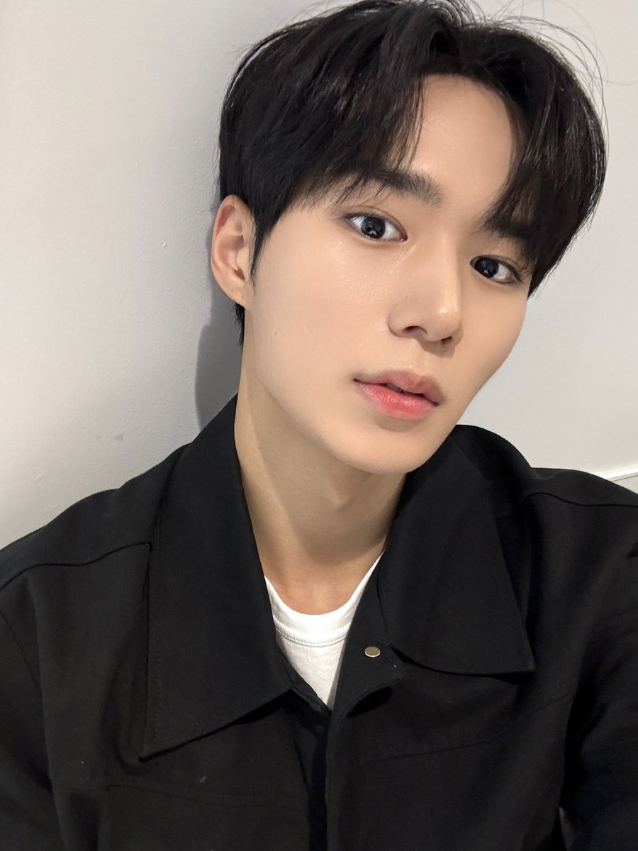 WEi__Member's tweet photo. [#준서] 오늘도 행복한 하루🍀 https://t.co/ec6L1JvLjW